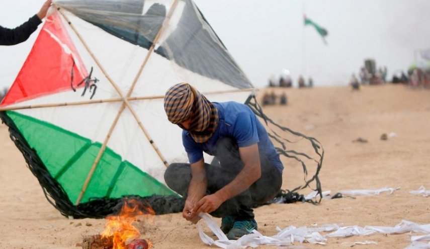 بادبادک های آتش زا ، بزرگ ترین شهرک صهیونیست نشین موازی با نوار غزه را به آتش کشید
