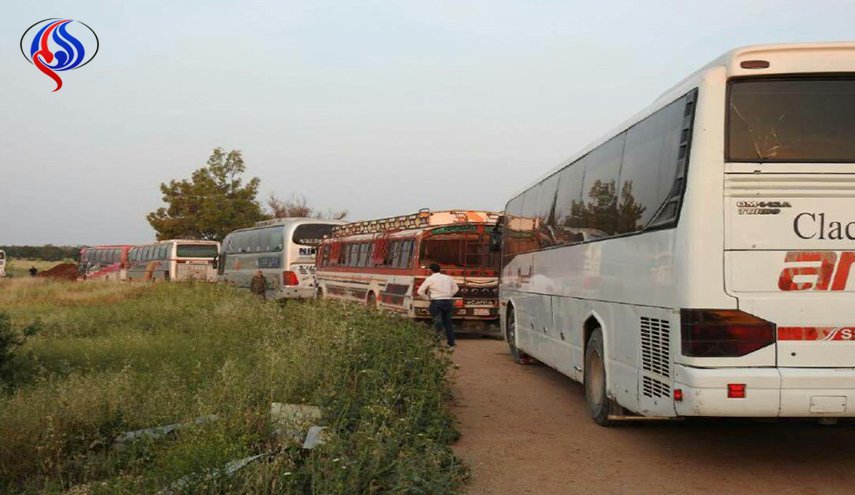 121 حافلة تصل الفوعة وكفريا لإخراج الأهالي المحاصرين