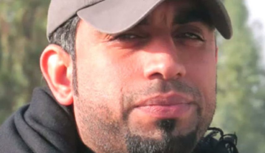 المعتقل أحمد حسين يده مشلولة جراء التعذيب 