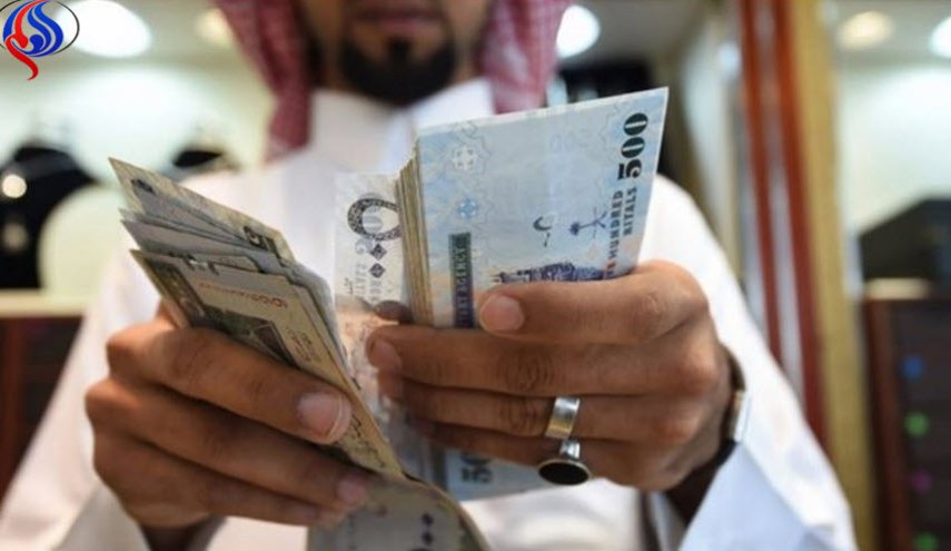 السعوديون يقترضون هذا العام  ثلاثة أضعاف ما اقترضوه العام الماضي!