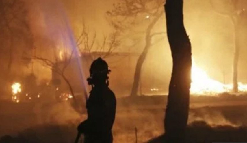 یونان از احتمال عمدی بودن آتش سوزی در آتن خبر داد

