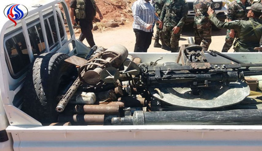 بالصور؛ مسلحو القنيطرة يسلمون أسلحتهم للجيش السوري