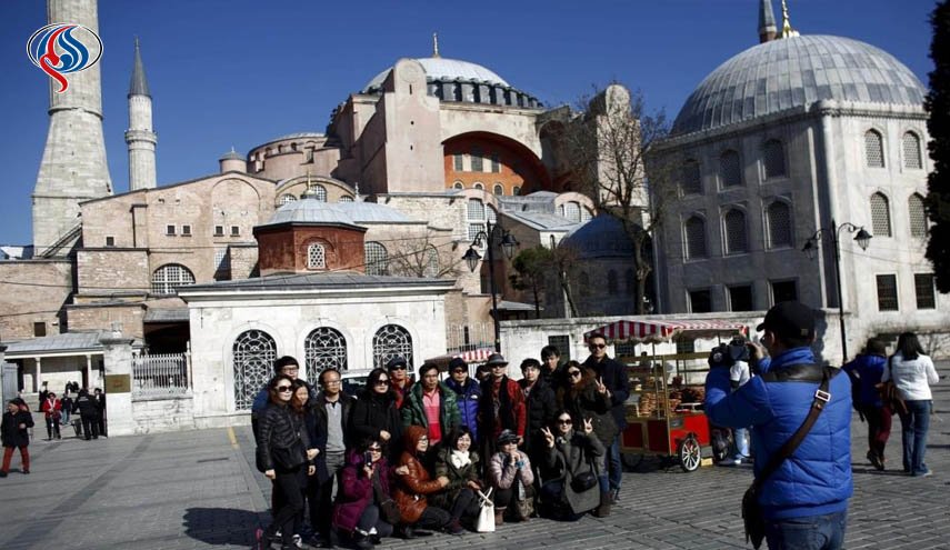 السياح السعوديون يتدفقون إلى تركيا بقوة رغم الخلافات السياسية
