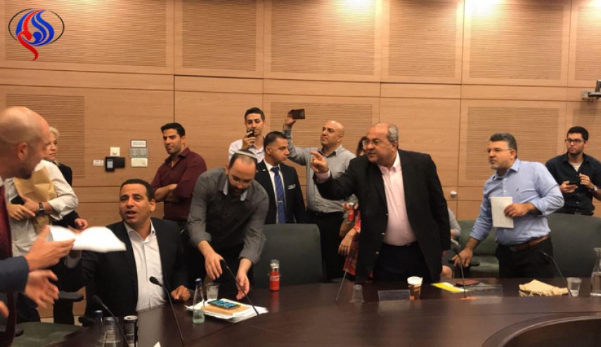 القائمة المشتركة تطالب النواب العرب في الأحزاب الصهيونية بالاستقالة