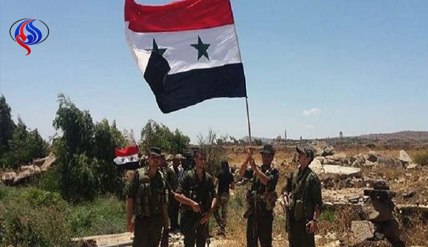 برافراشته شدن پرچم سوریه در منطقه جیاثا الخشب در حومه شمالی القنیطره 