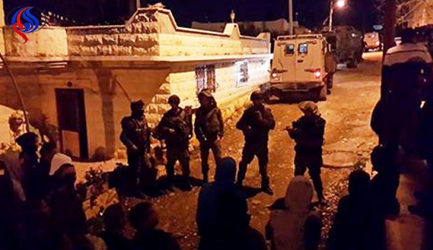 مستوطنون يقتحمون قبر يوسف واعتقالات في بيت امر