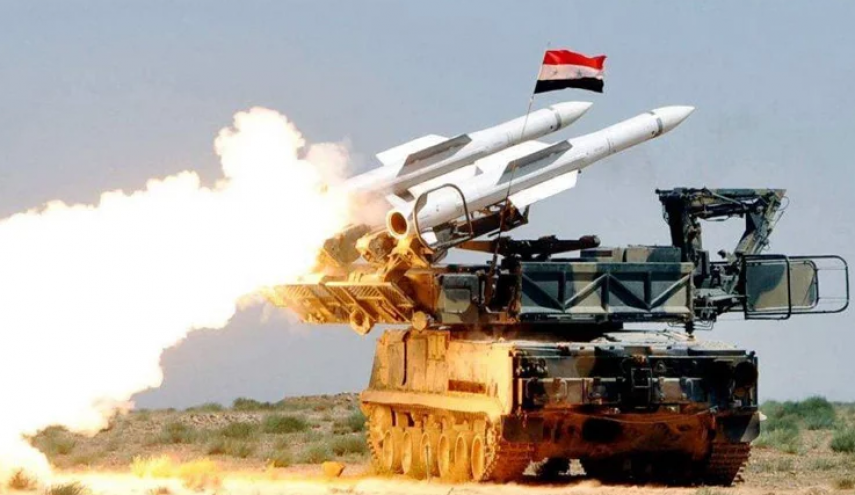 مصدر عسكري سوري يؤكد اسقاط هدف جوي معادي بدمشق