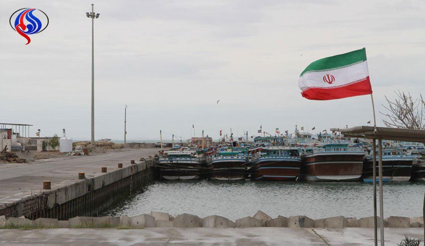 غرق شدن لنج باری در دریای عمان/ 10 ملوان از مرگ حتمی نجات یافتند