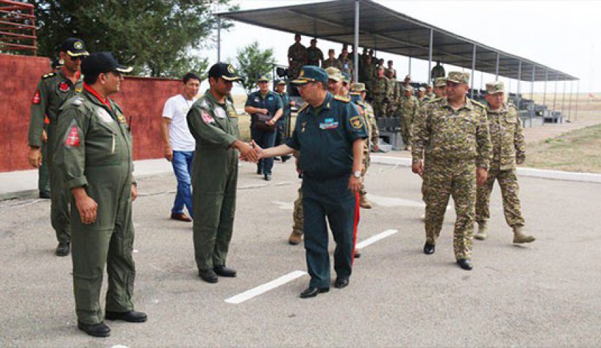 وزیر دفاع قزاقستان از تیم پهپاد ارتش در مسابقات نظامی روسیه بازدید کرد