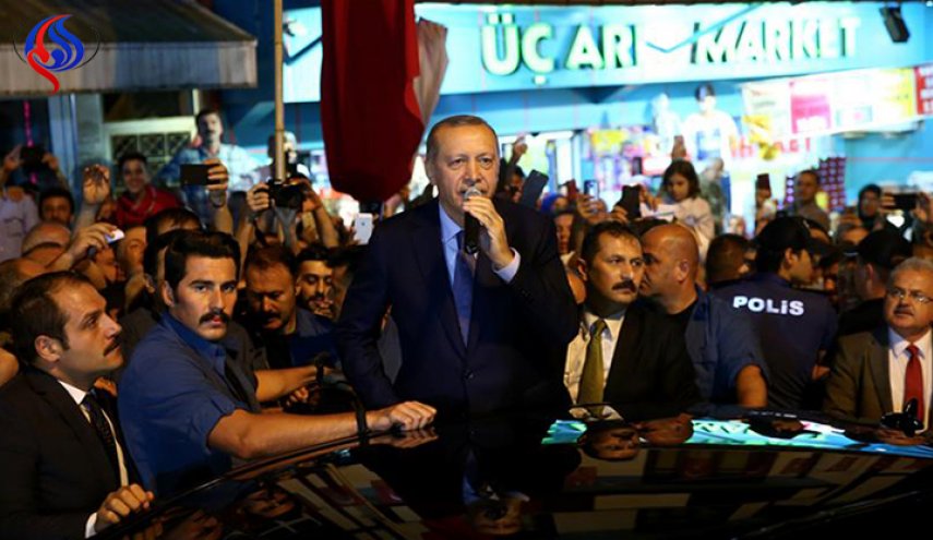 أردوغان: إذا كان لديهم دولاراتهم فنحن لنا ربنا وشعبنا