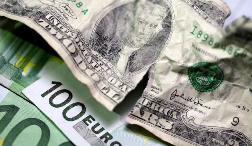 هل سيتخلى العراق عن الدولار في تجارته مع إيران؟