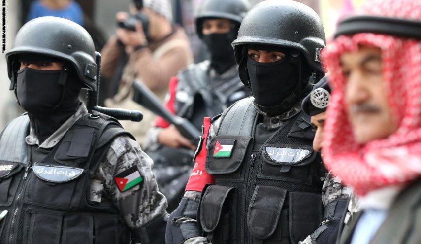 خلية أزمة بالأردن بعد تفجيرات ومقتل رجال أمن بمداهمة