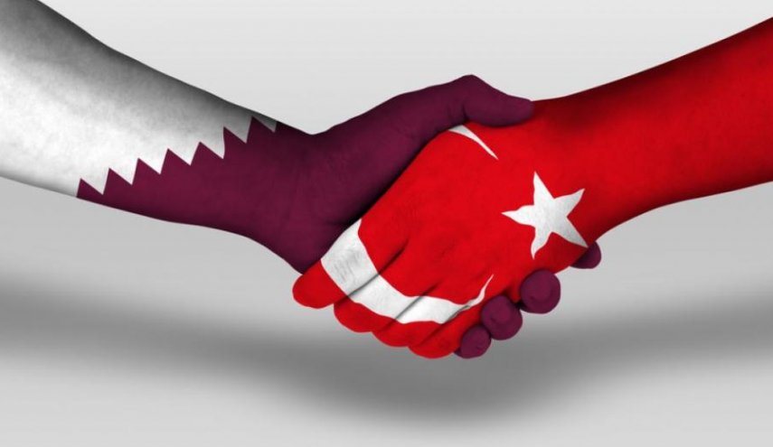 القطريون یدعمون الليرة التركية