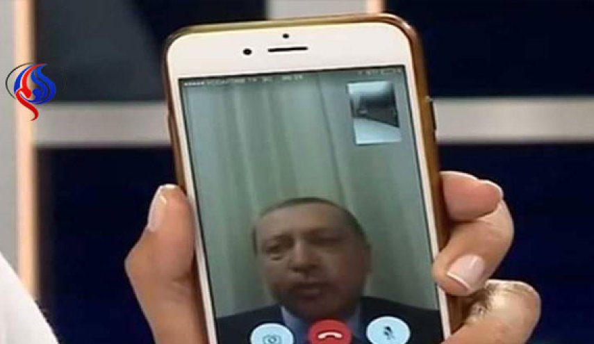 أردوغان ينقلب على الهاتف الذي أنقذه من 