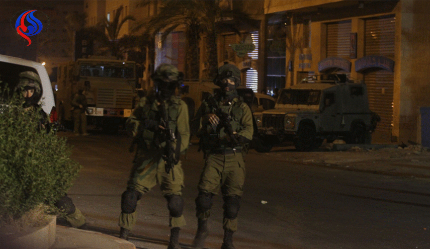 الاحتلال يعتقل 15 مواطنًا من الضفة الغربية بينهم صحفي
