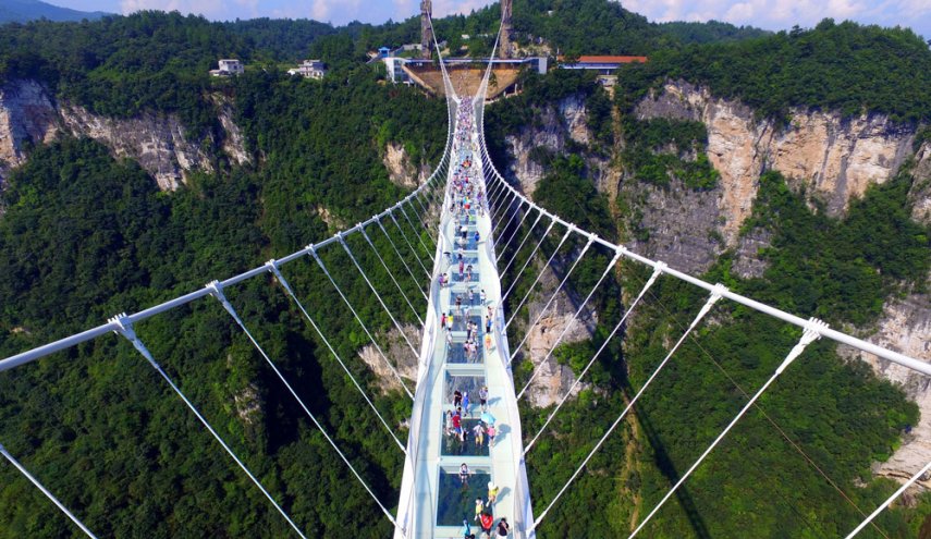 افتتاح طولانی ترین پل شیشه ای در شمال شرق چین
