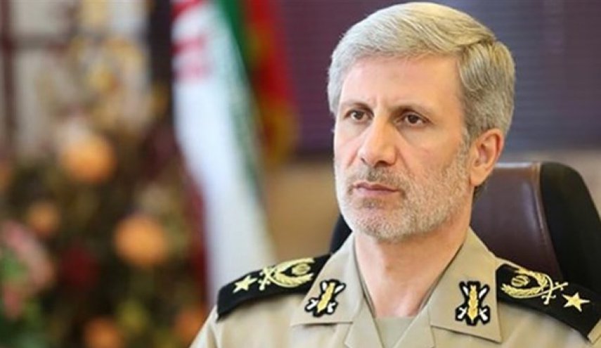 وزير الدفاع الايراني يقدم تقريرا للمجلس حول الوضع الدفاعي في البلاد