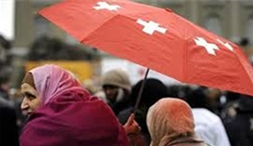خودداری سوئیس از اعطای حق شهروندی به زوج مسلمان به دلیل دست‌ندادن با جنس مخالف