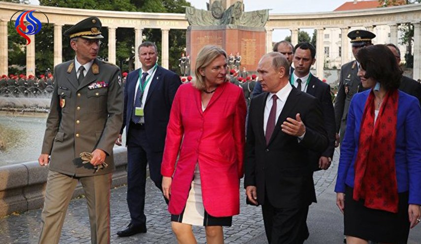 بوتين يتسبب في تأجيل زفاف وزيرة الخارجية النمساوية