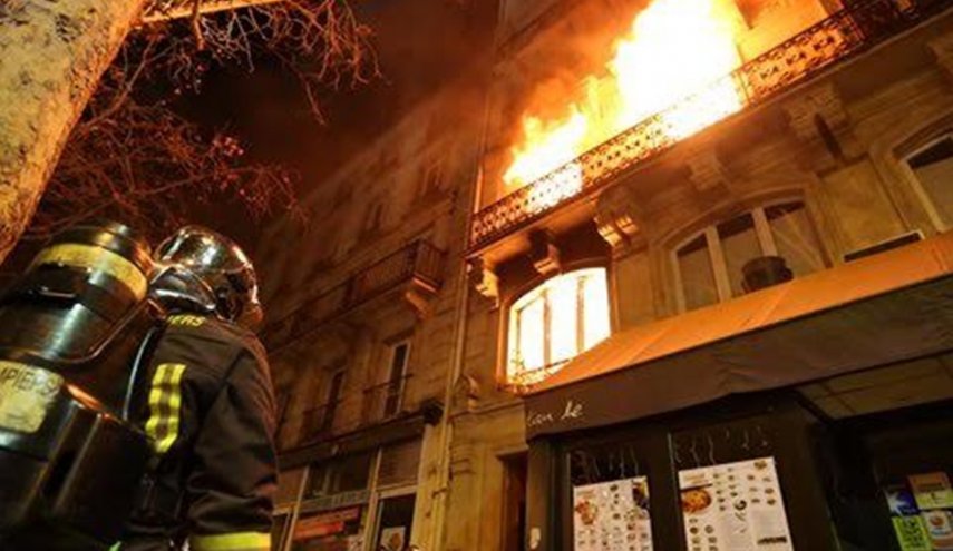 إصابة 7 بجروح خطرة بينهم 5 أطفال إثر حريق قرب باريس