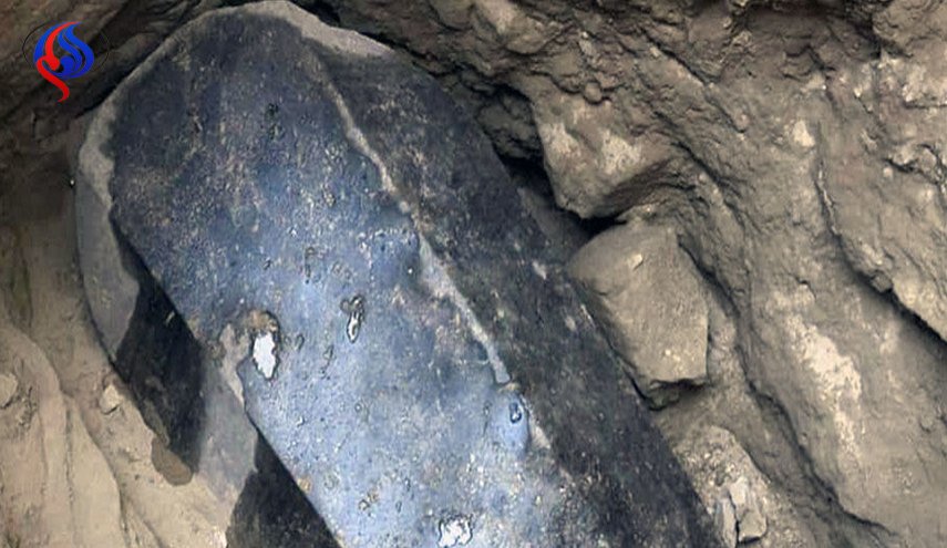 الآثار المصرية تعلن العثور على ذهب في تابوت الإسكندرية