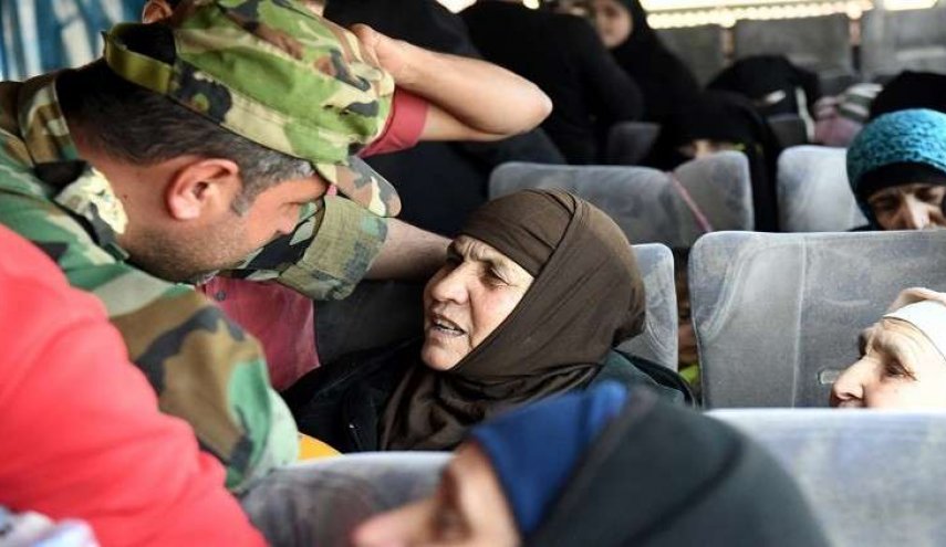 نزوح 4 آلاف شخص عن إدلب إلى حماة شمال غربي سوريا