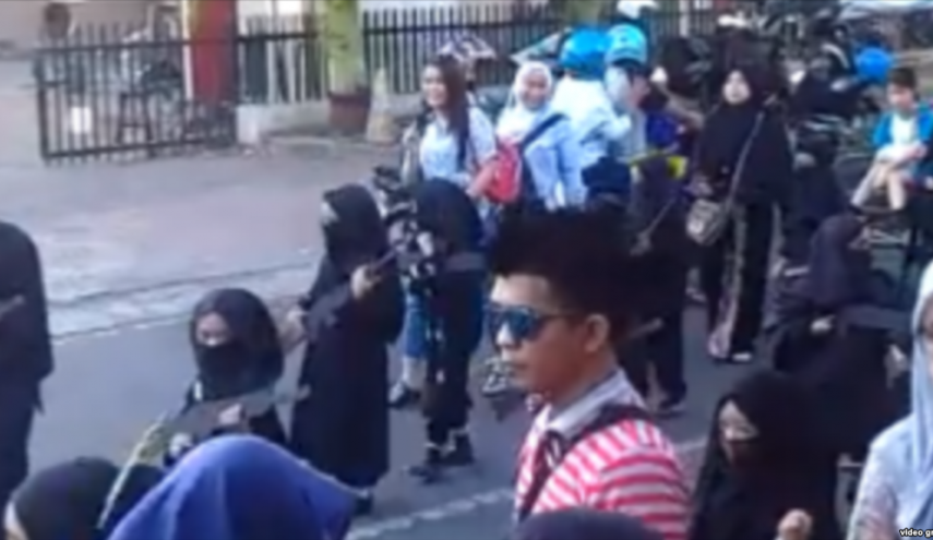 کودکان انتحاری؛ چه کسی لباس داعشی‌ها بر تن دختر بچه ها در اندونزی کرد