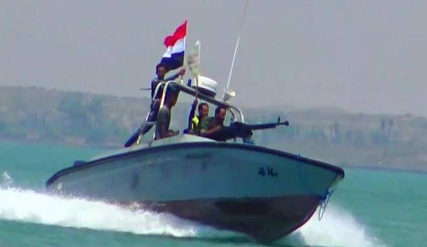 البحرية اليمنية تستهدف بارجة سعودية قبالة جيزان