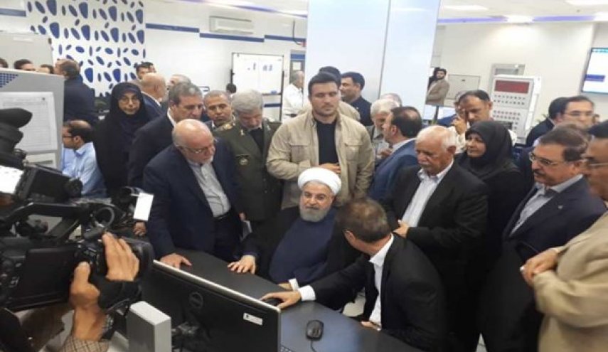 الرئيس روحاني يفتتح 3 مشاريع بتروكيماوية ضخمة