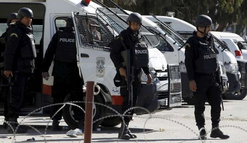 تونس تكشف تفاصيل محاولة رجل الانتحار ذبحا
