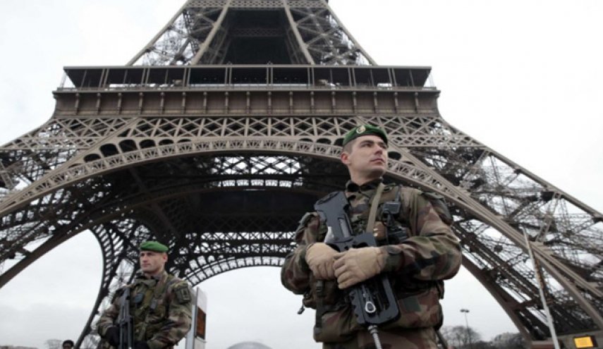 حمله به گردشگران با سلاح سرد در پاریس

