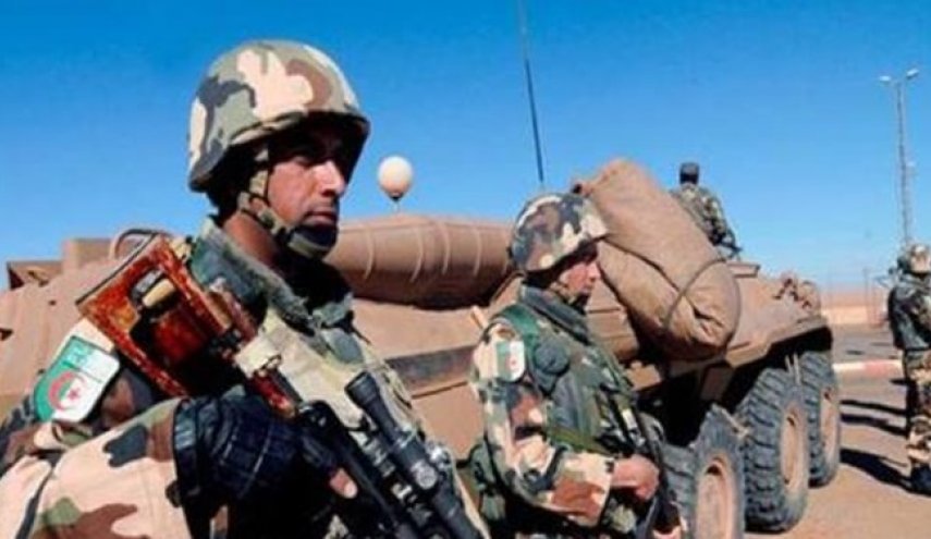 تحرکات ارتش الجزائر همزمان با تهدیدات فرمانده لیبی
