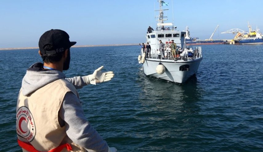خفر السواحل الليبي ينقذ 235 مهاجرا قبالة الساحل الغربي