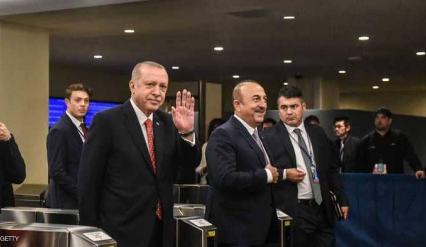 توضيح تركي لترك أردوغان مقعده خلال كلمة ترامب