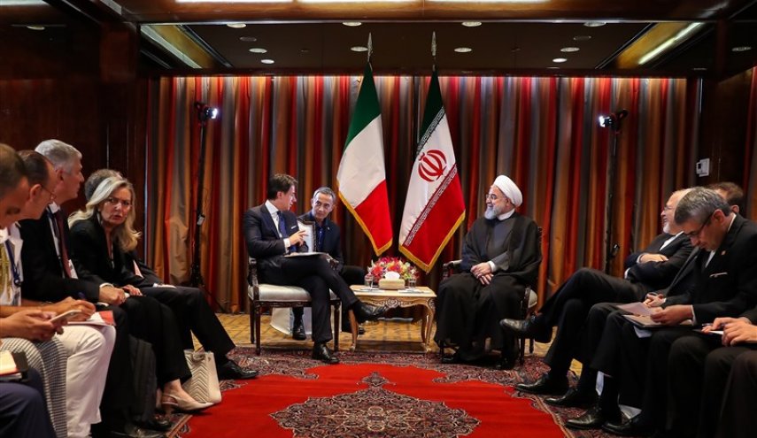 روحاني : طهران ترحب بتعزيز علاقاتها مع روما في كافة المجالات
