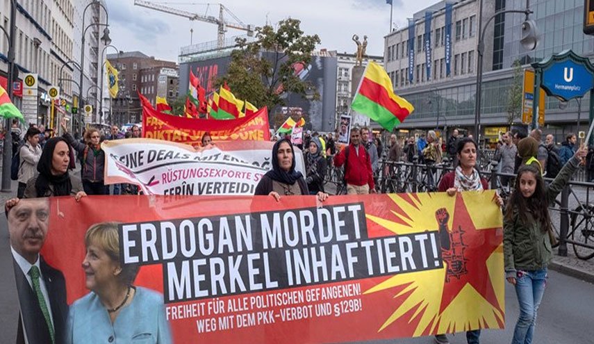 ادامه تجمع مخالفان رجب طیب اردوغان در آلمان