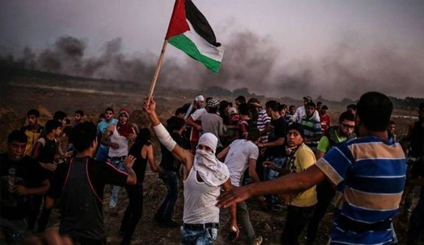 محلل إسرائيلي: مظاهرات غزة والبالونات الحارقة أرهقتنا
