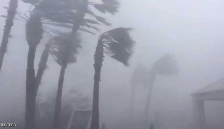 الإعصار مايكل يطبق على فلوريدا وسقوط أول قتيل

