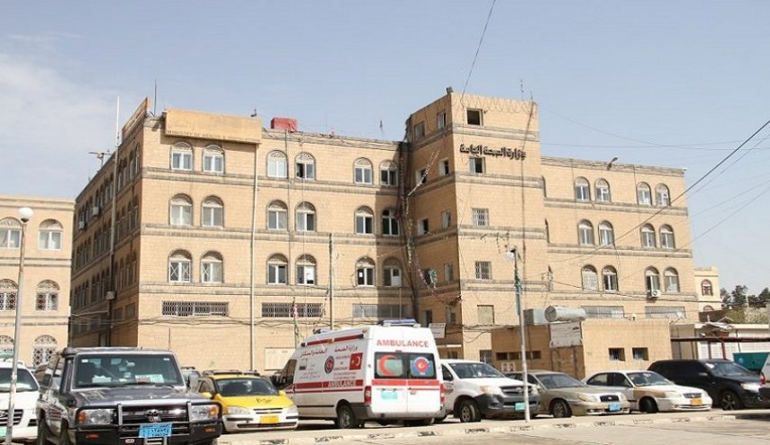 بيان وزارة الصحة اليمنية حول استهداف العدوان السعودي لحافلتين بالحديدة 