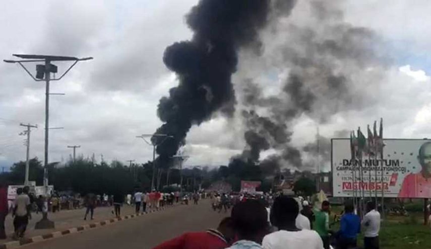 مقتل 24 شخصا في انفجار وقع بخط أنابيب للنفط جنوب شرق نيجيريا