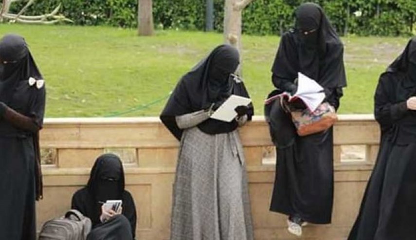 الجزائر پوشش برقع در محل کار را ممنوع کرد