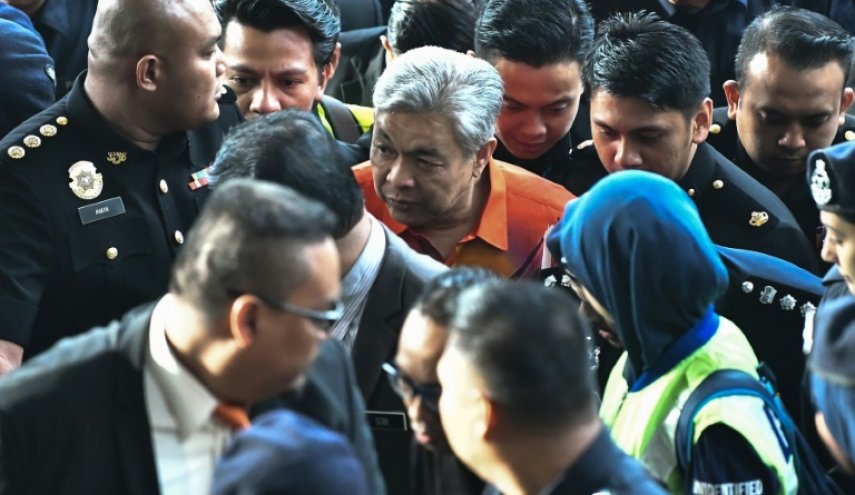 توجيه التهم لزعيم المعارضة الماليزية في قضية فساد بقيمة 26 مليون دولار