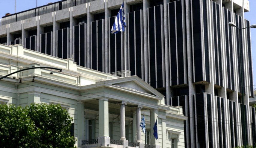 وزارت امور خارجه یونان به دلیل دریافت بسته ای مشکوک تخلیه شد