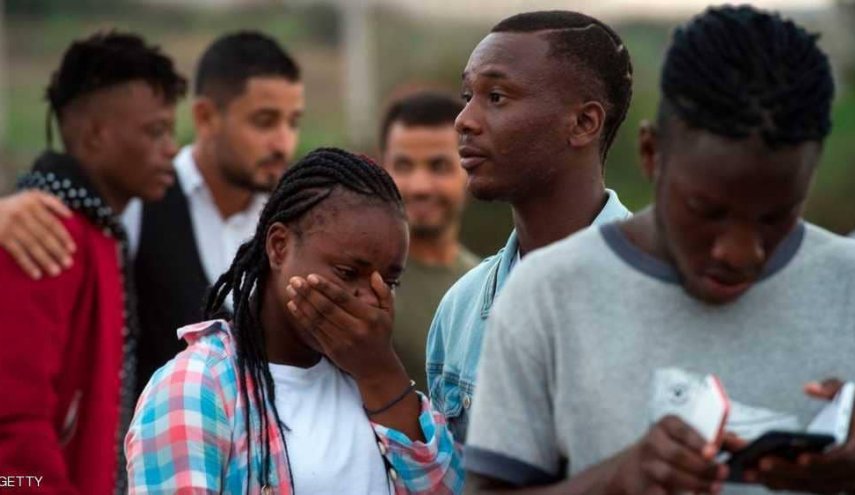 البحرية المغربية تنقذ مئات المهاجرين 
