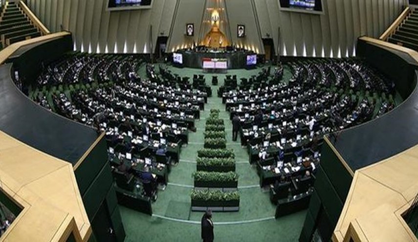 البرلمان الايراني يمنح الثقة لأربعة وزراء