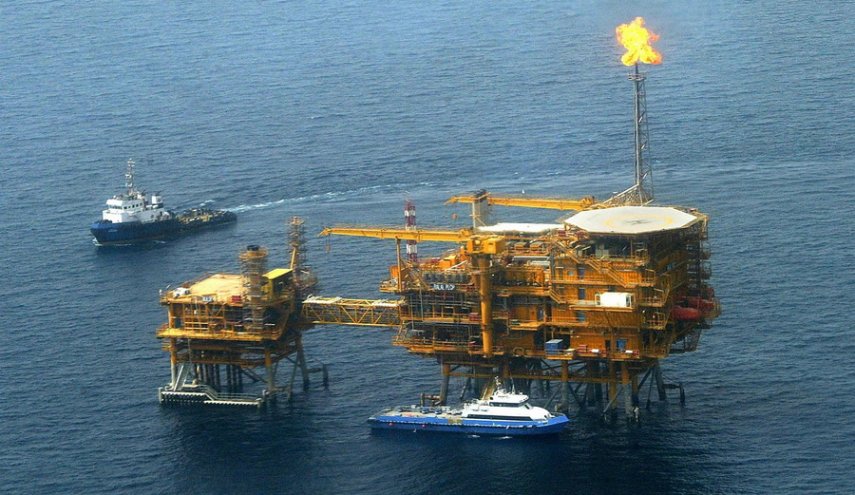 رویترز: هدف از اعطای معافیت تحریمی حفظ توازن بازار نفت است
