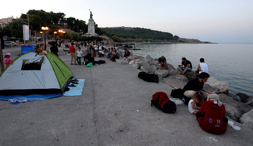 مفوضية اللاجئين تعلن ترحيل 44 لاجئ من ليبيا إلى إيطاليا