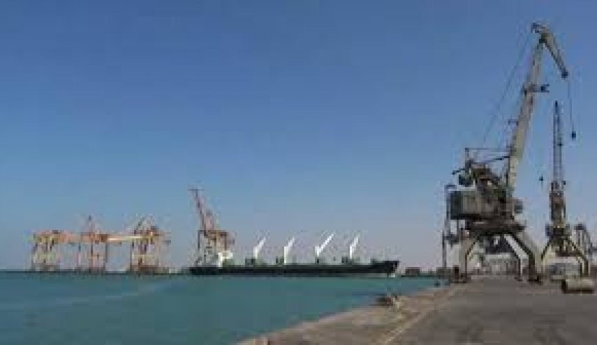 وزارة النقل ومؤسسة موانئ البحر الأحمر يدينان استهداف العدوان لميناء الحديدة
