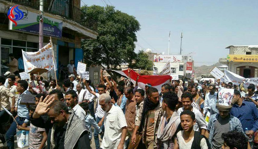 بالصور..اليمن مسيرة شعبية جنوب تعز تنديدا بالعدوان