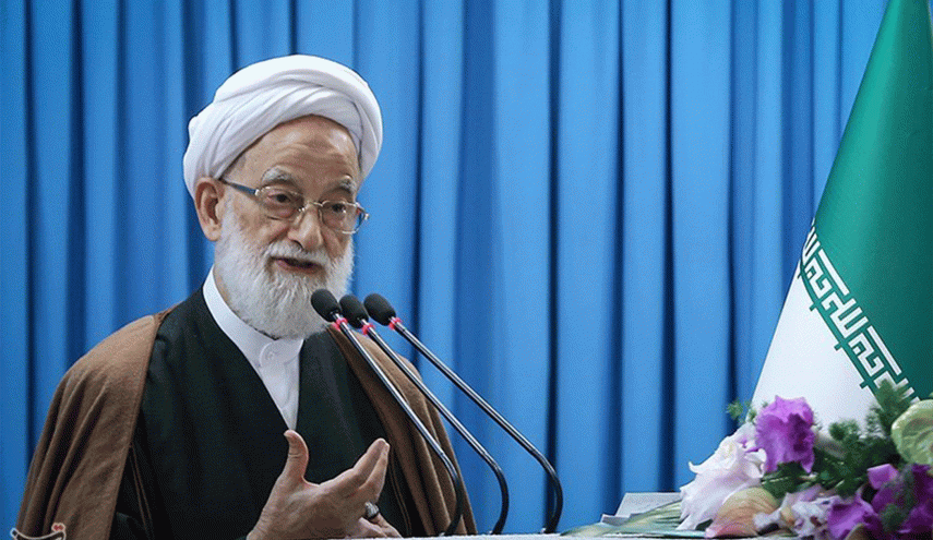 آية الله امامي كاشاني: أميركا تطلق الأكاذيب ضد ايران للتغطية على جرائمها